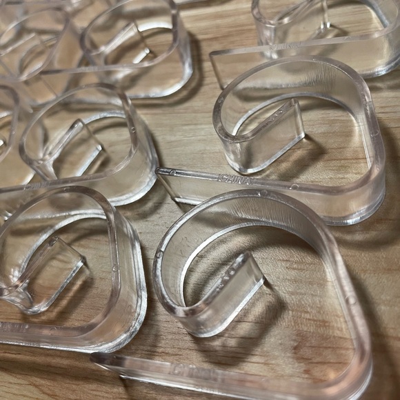🌭 12 Tablecloth Clips - Picture 1 of 4
